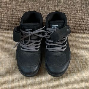 Skate shoes